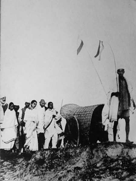 Gandhiji with Manu Gandhi and Dr. Sushila Nayar during his Noakhali tour.jpg